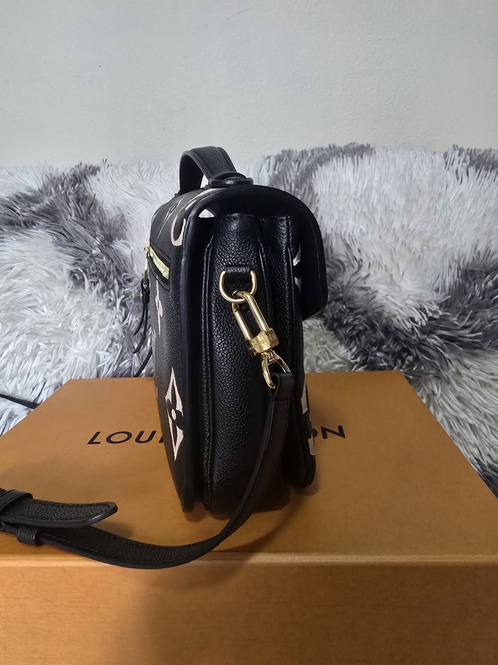 Louis Vuitton Black & WhiteCream Monogram Pochette Metis Shoulder Bag -pre Owned - Picture 4 of 13
